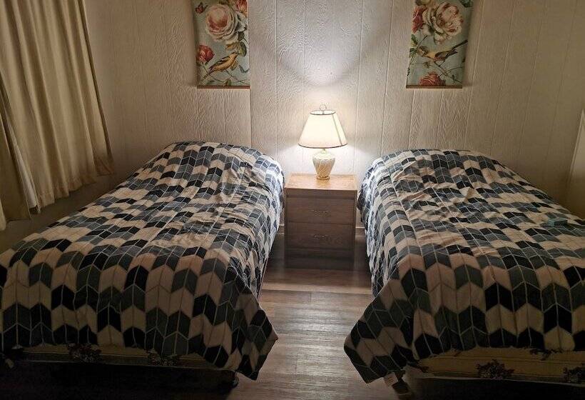 经济房, Cedars Motel