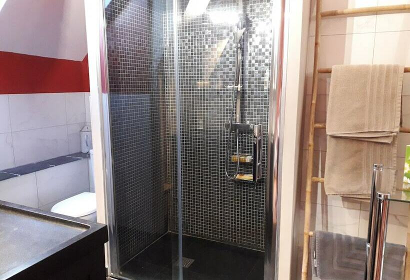 标准间, La Grange De Thalie