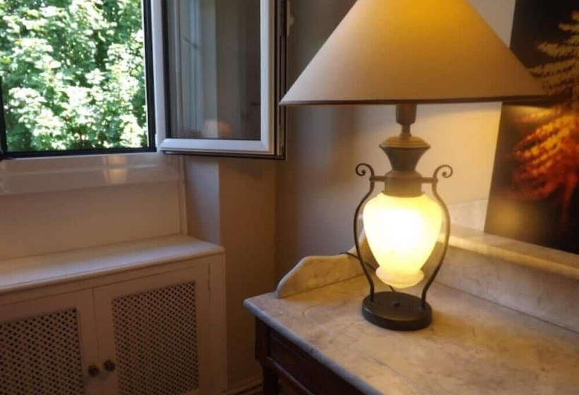 标准间, La Grange De Thalie