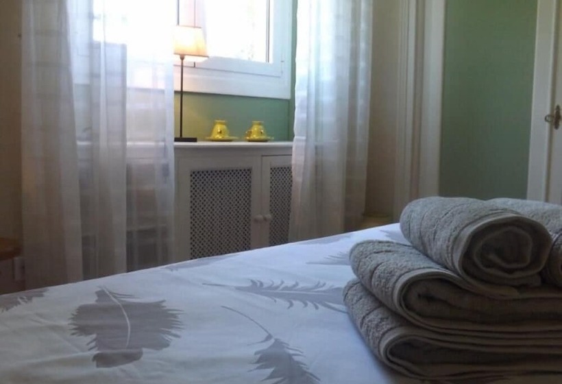 标准间, La Grange De Thalie