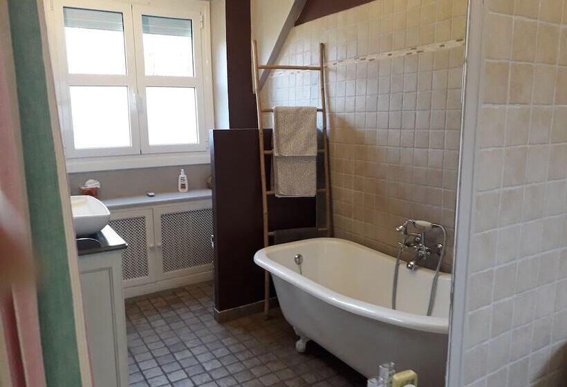 Номер Стандарт, La Grange De Thalie