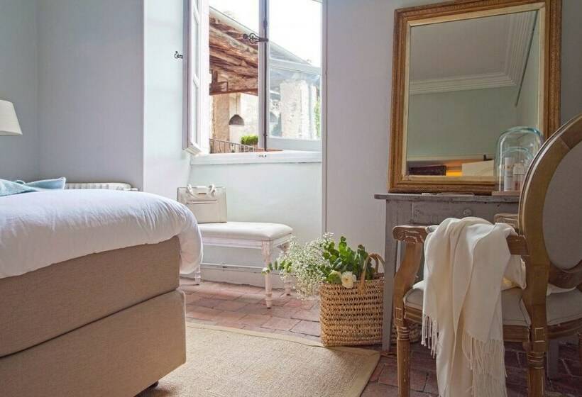 스위트, Chambres D'hôtes Les Trois Comtes