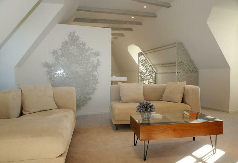 キングサイズベッドのデラックススイート, Château De Marsac