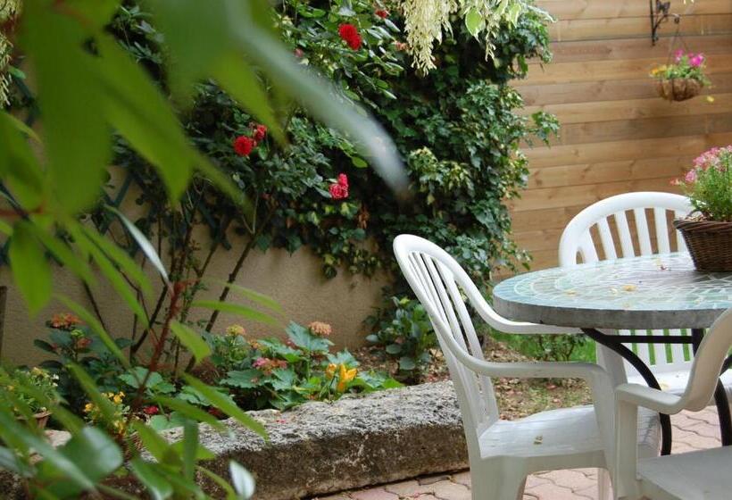 Номер Стандарт Вид на Сад, Couette Et Cafe Creme