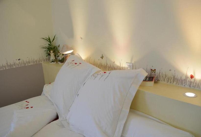 Номер Стандарт Вид на Сад, Couette Et Cafe Creme