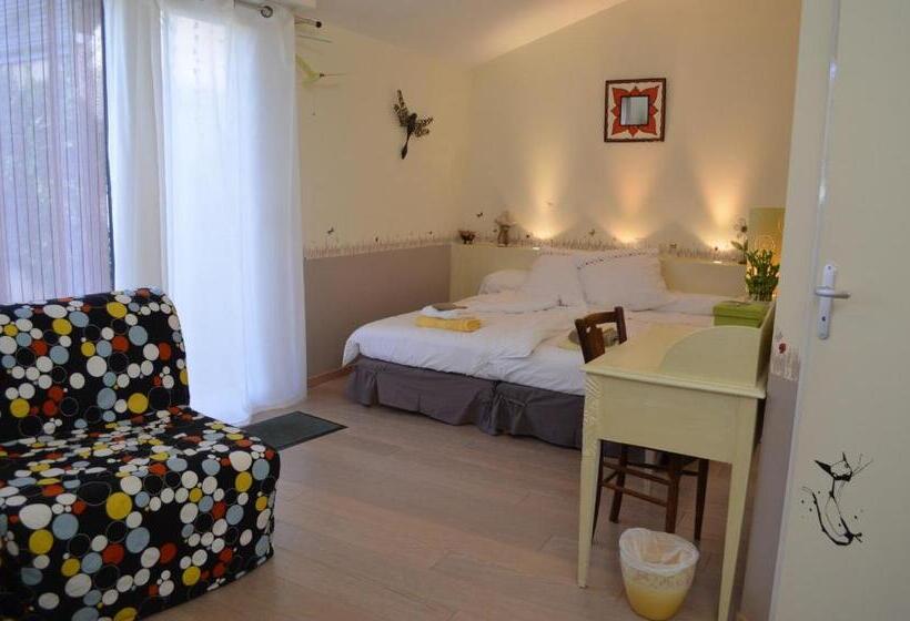 ガーデンビュースタンダードルーム, Couette Et Cafe Creme