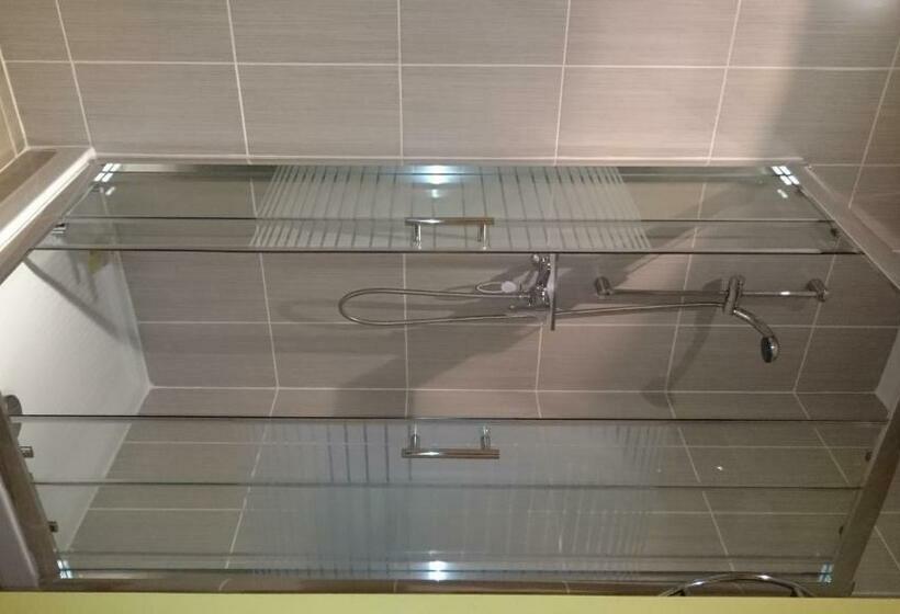 Номер Стандарт, Le Miracle