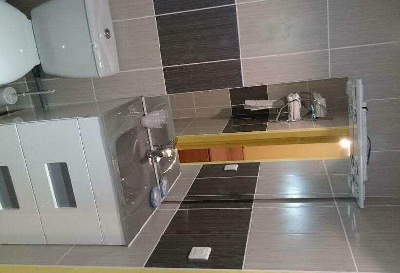 Семейный Номер, Le Miracle