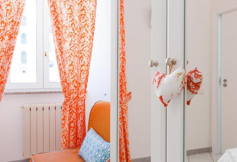 اتاق راحتی یک تخته, B&b Piazza Fratti