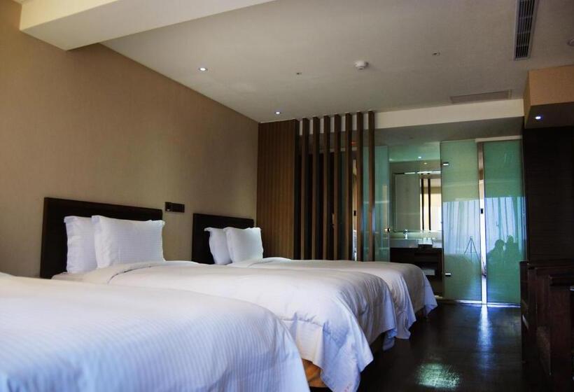 اتاق استاندارد چهار تخته, Century Hotel Taoyuan