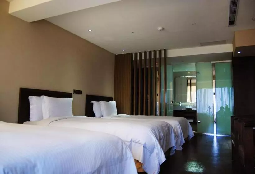 اتاق استاندارد چهار تخته, Century Hotel Taoyuan