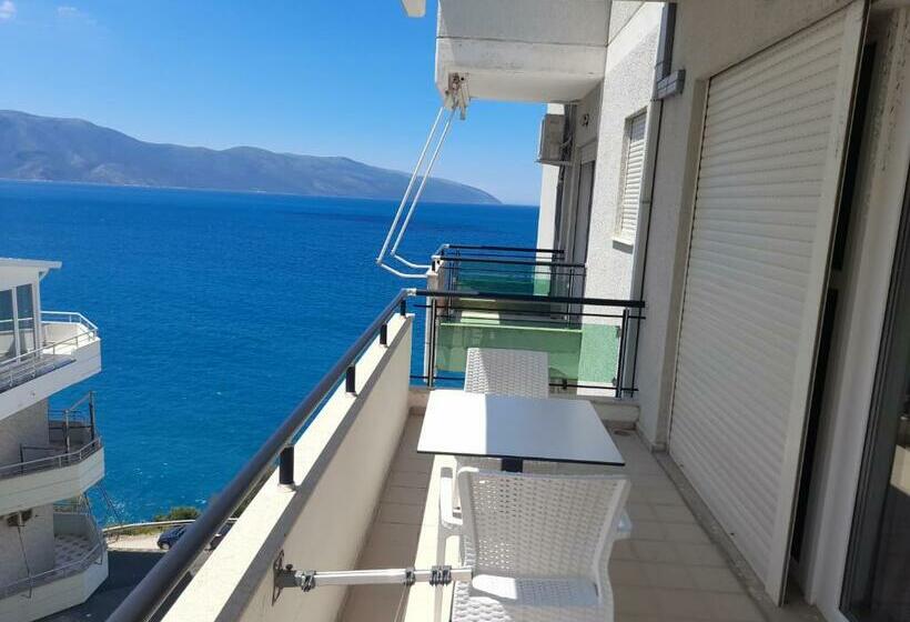 חדר סופריור נוף לים, The Blue Horizon