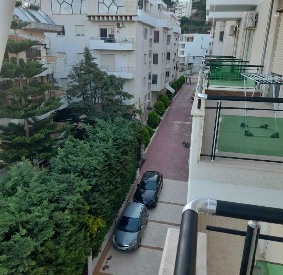 חדר דלוקס לשלושה עם נו לים, The Blue Horizon