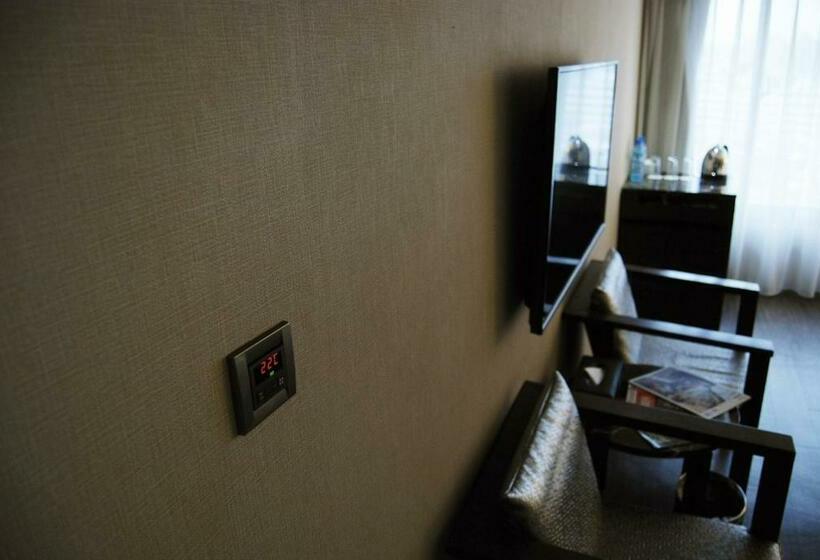 اتاق استاندارد سه نفره, Century Hotel Taoyuan