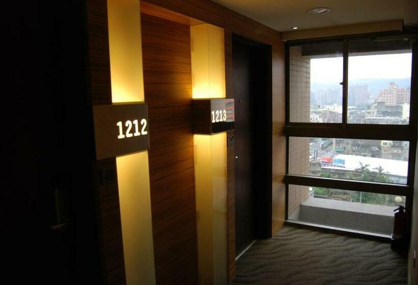 اتاق استاندارد سه نفره, Century Hotel Taoyuan