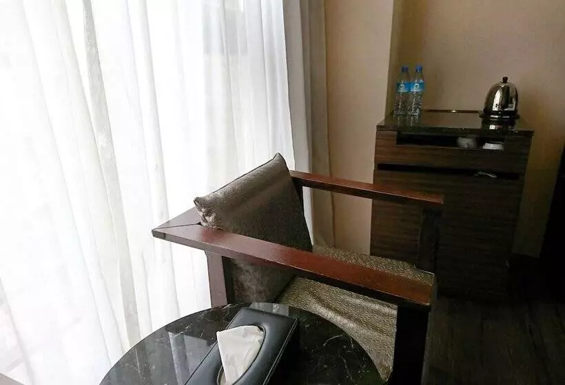 اتاق استاندارد چهار تخته, Century Hotel Taoyuan