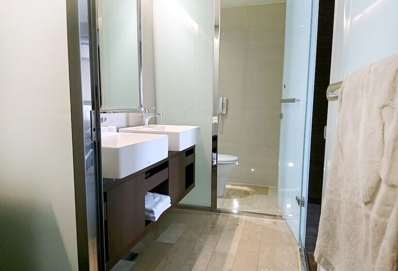 اتاق استاندارد چهار تخته, Century Hotel Taoyuan