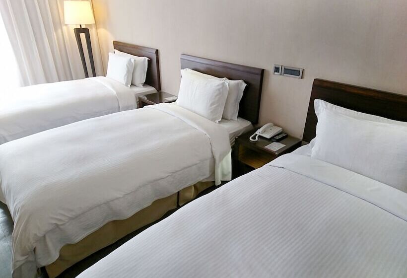 اتاق استاندارد چهار تخته, Century Hotel Taoyuan