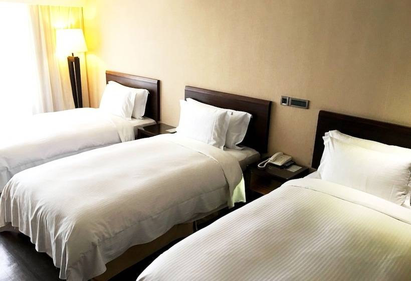 اتاق استاندارد چهار تخته, Century Hotel Taoyuan