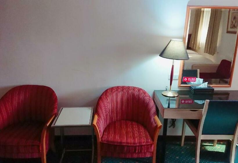 Deluxe Kolmen Hengen Huone, 高第商旅 Gaudi