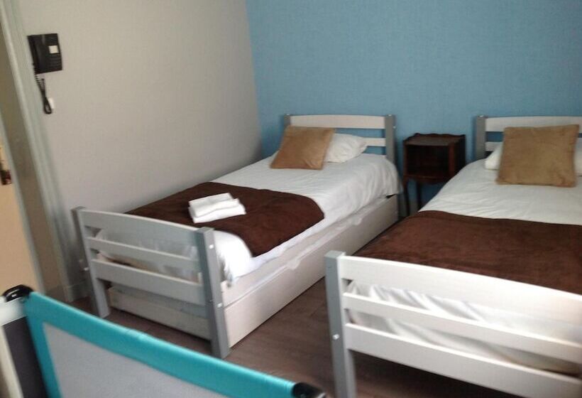 חדר בסיסי, Hôtel L Univers