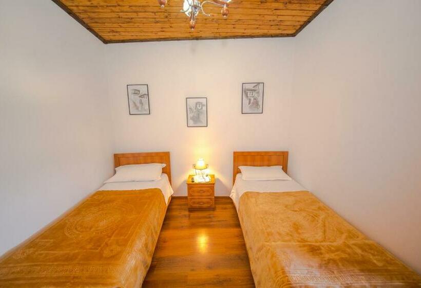 חדר סטנדרט, Kalaja