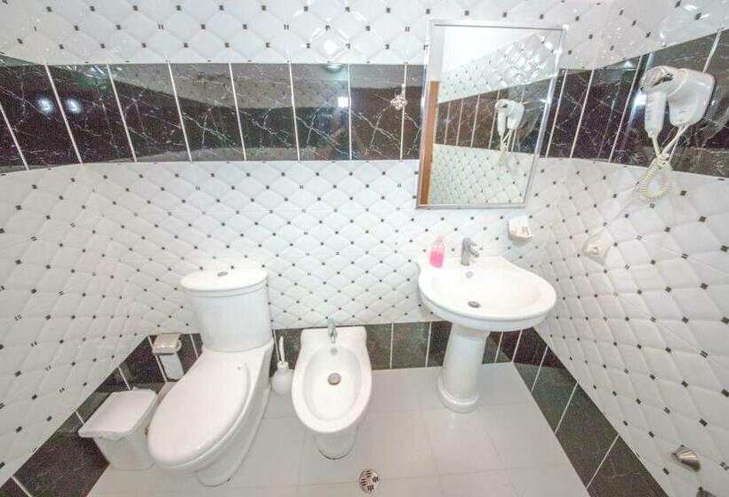 חדר סטנדרט לארבעה, Kalaja