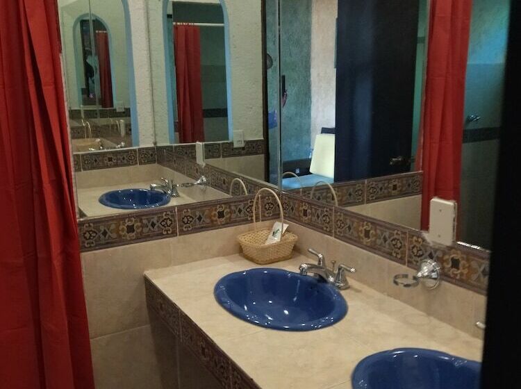 スタンダードルーム, La Escondida