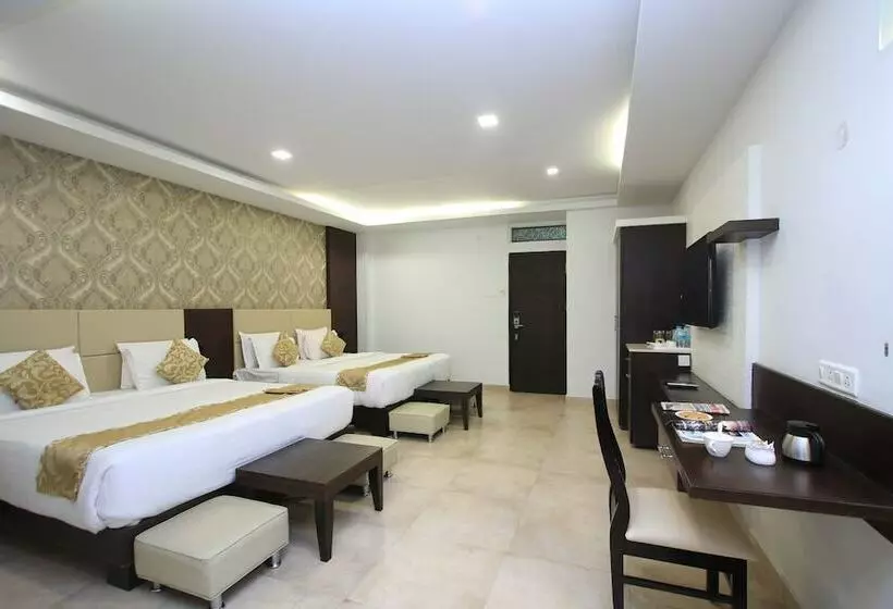 Family Room, Ambaari
