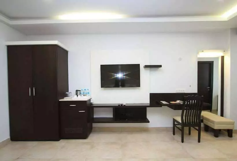 Family Room, Ambaari