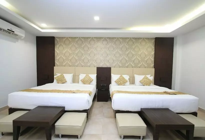 Family Room, Ambaari
