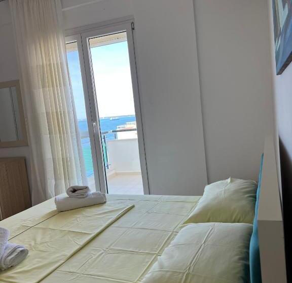 חדר דלוקס נוף לים, The Blue Horizon