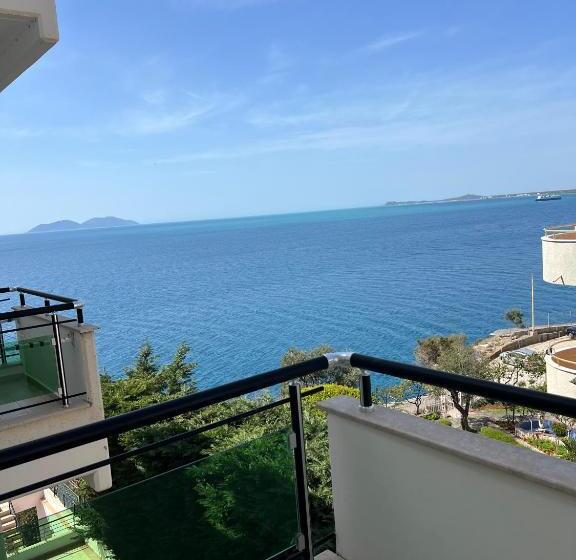 חדר דלוקס נוף לים, The Blue Horizon