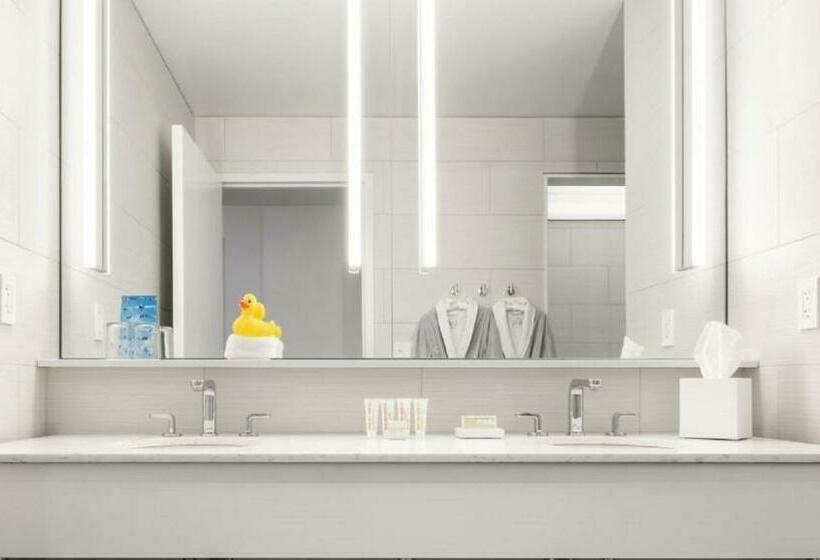 اتاق لوکس با تخت بزرگ, 21c Museum Hotel Lexington