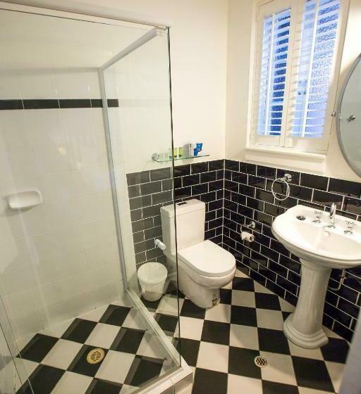 Номер Премиум, Edward Lodge New Fam