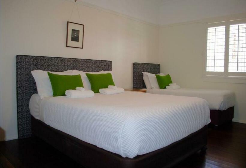 Трехместный Номер Премиум, Edward Lodge New Fam