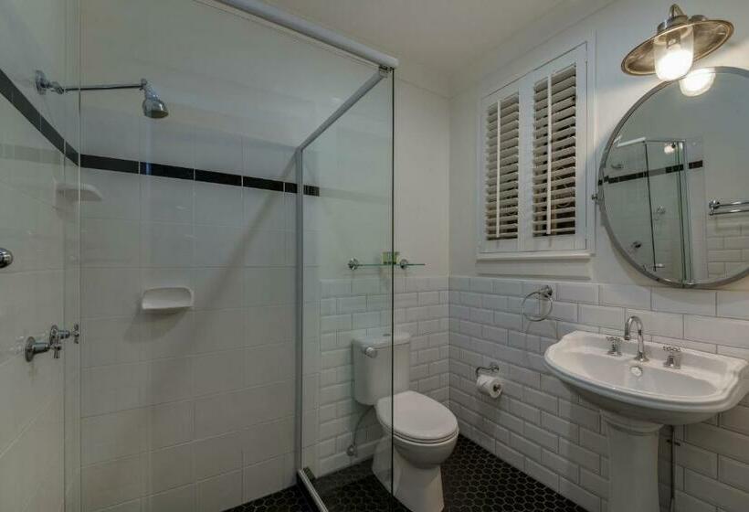 Номер Премиум, Edward Lodge New Fam