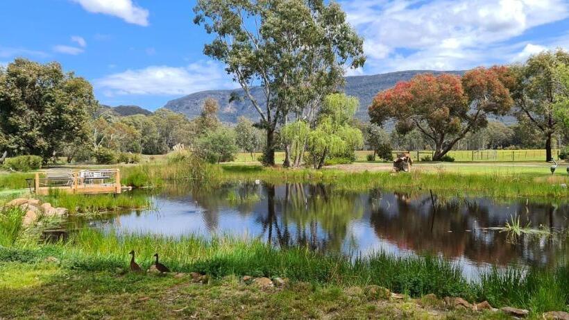 Семейный Номер, Halls Haven Holiday Units