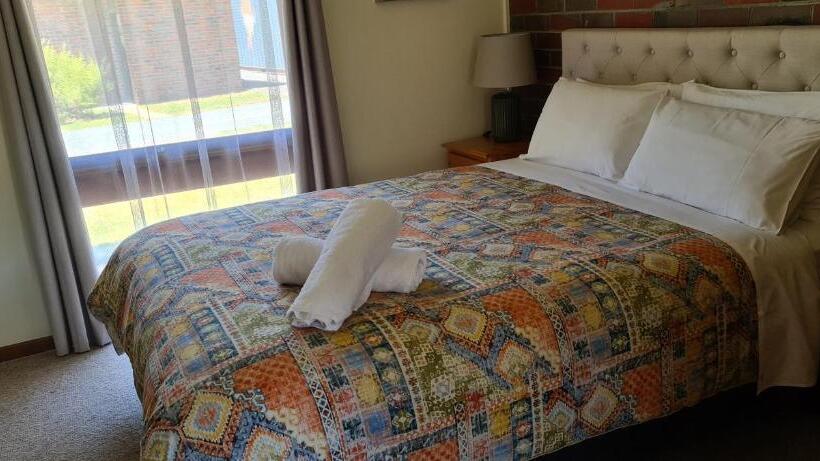 Семейный Номер, Halls Haven Holiday Units