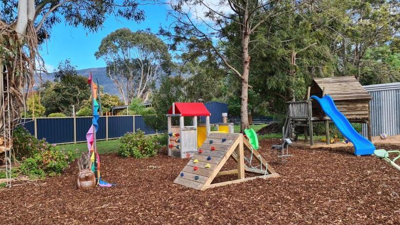 Семейный Номер, Halls Haven Holiday Units