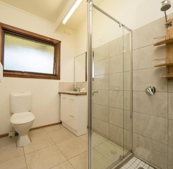 Семейный Номер, Halls Haven Holiday Units