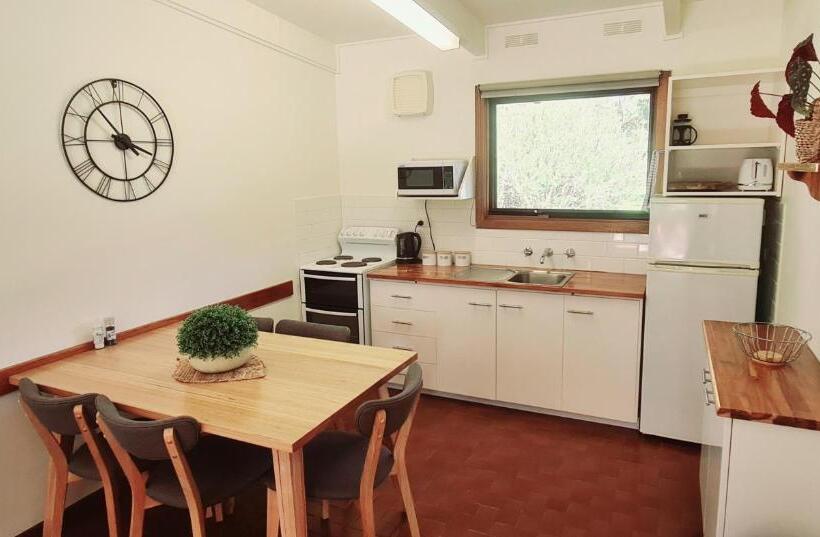 Семейный Номер, Halls Haven Holiday Units