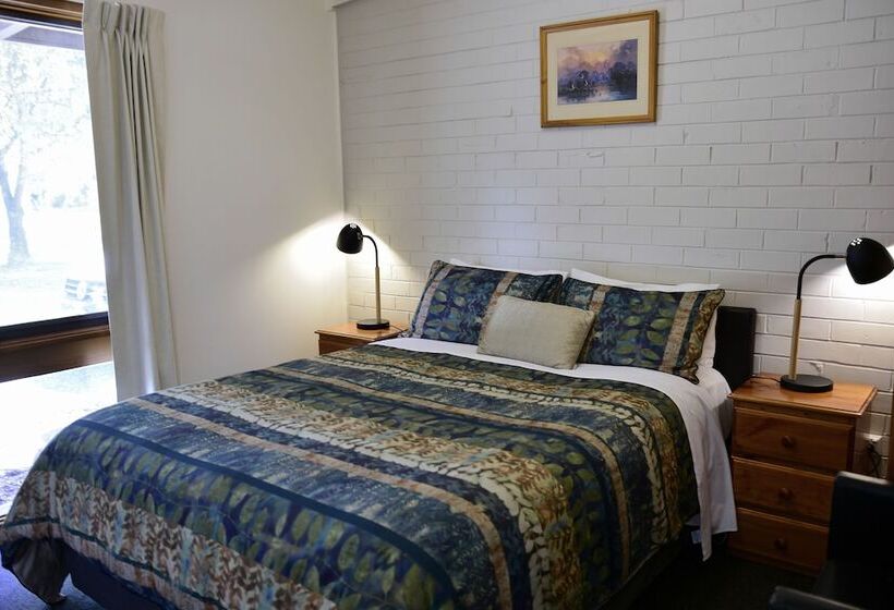 Семейный Номер, Halls Haven Holiday Units