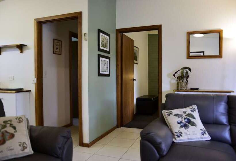 Семейный Номер, Halls Haven Holiday Units