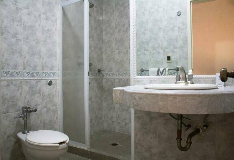 חדר סטנדרט לשלושה, El Monte