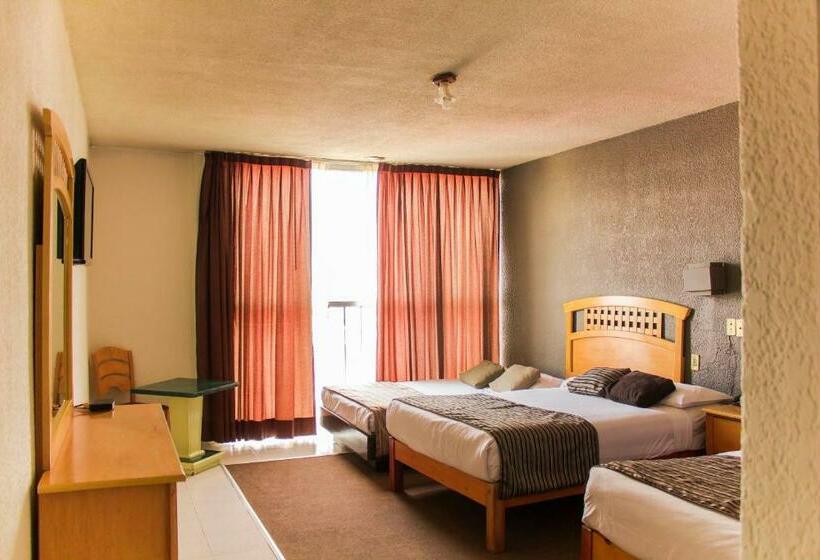 חדר סטנדרט לשלושה, El Monte