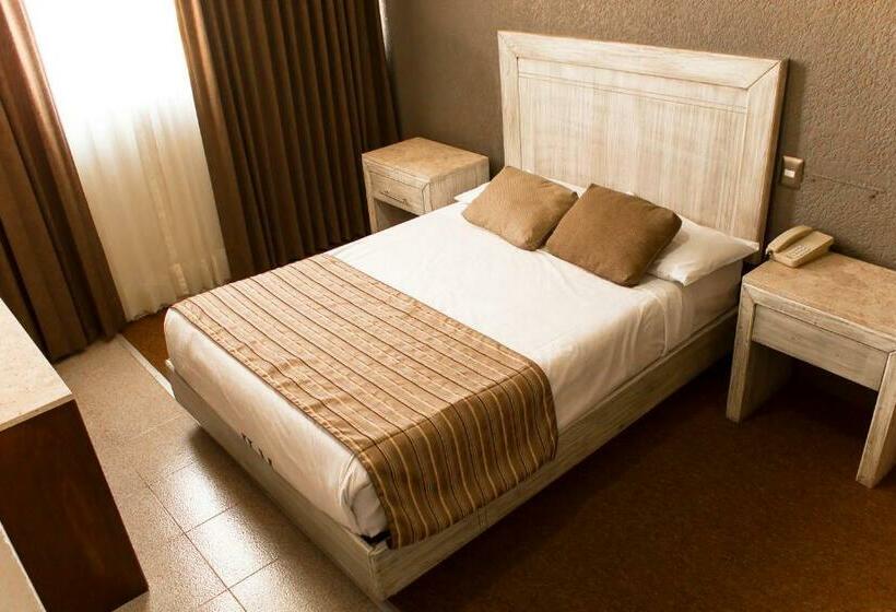 סוויטה, El Monte