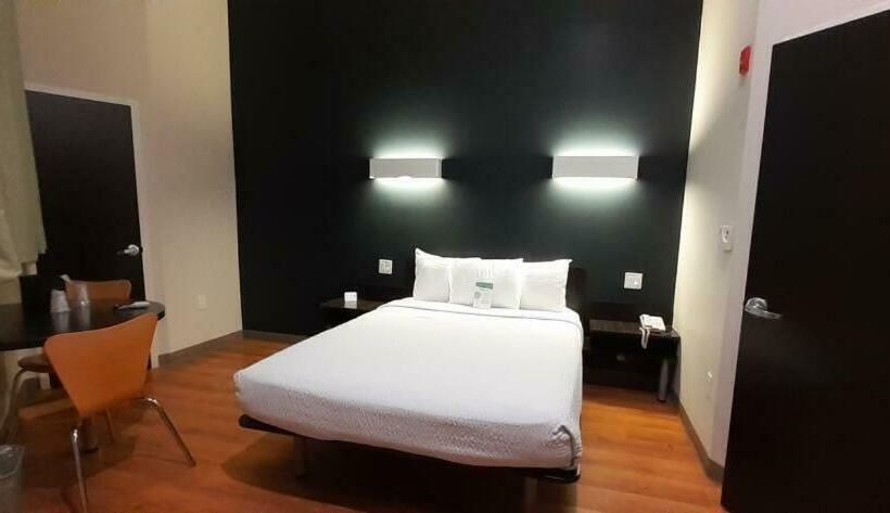 חדר סטנדרט, Feather Factory