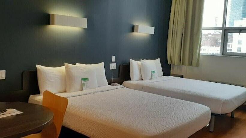 חדר משפחתי, Feather Factory