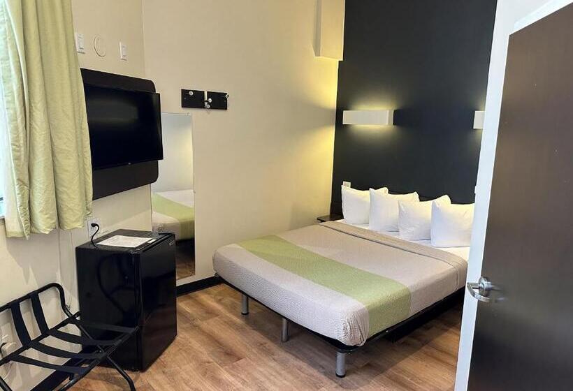 חדר סטנדרט, Feather Factory